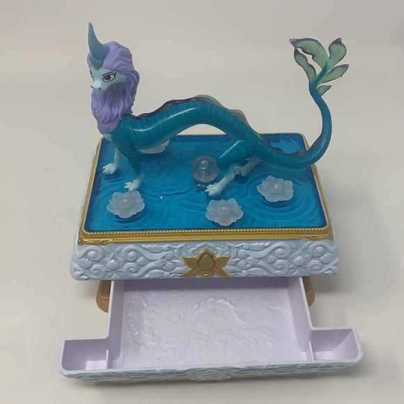 Disney Raya & The Last Dragon Sisu Jewelry Chest Box Changing Lights & Music - Picture 4 of 17